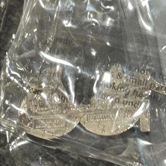 NEW DISNEYLAND 100 Years Mickey & Minnie 100th Anniversary Pin & Lanyard 2023